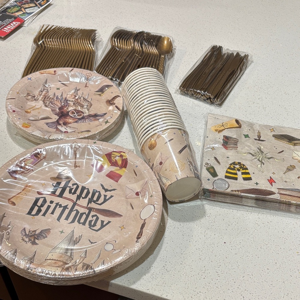 25 of each Wizard Party Supplies Set - Brown and Gold
